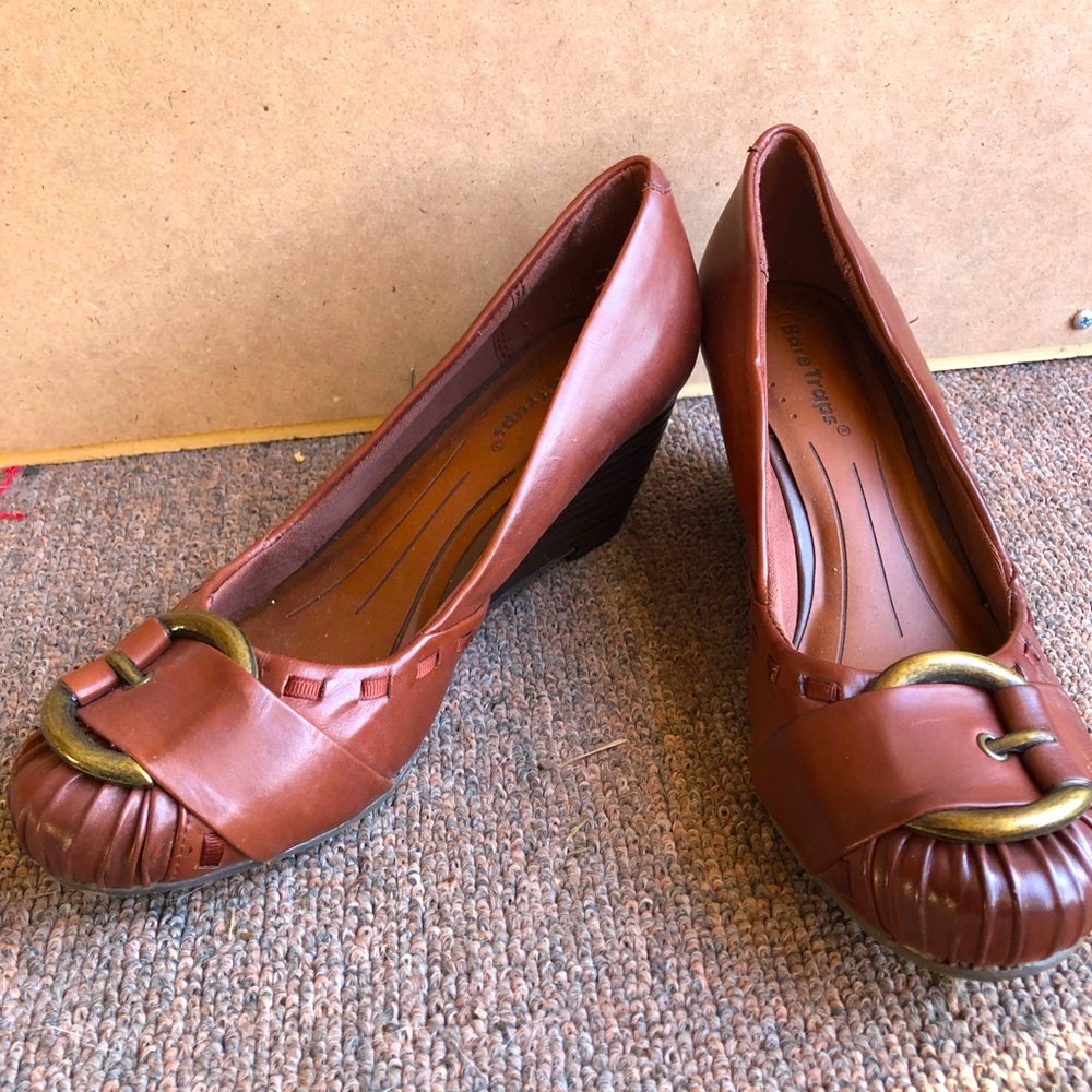 Women Size 7 Bear Trap Wedge Shoes